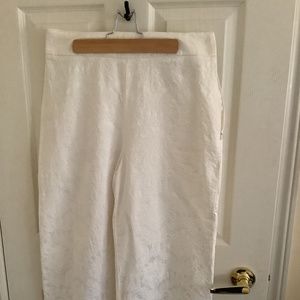 Beautiful jacquard white cropped Zara pants.  Large. Like new